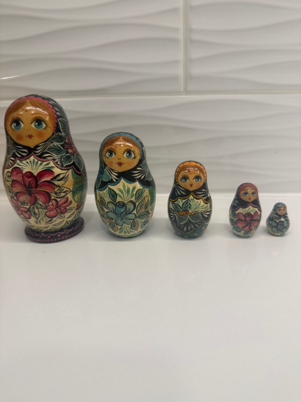 Vintage 1992 Signed Russian Matryoshka Nesting Dolls – 5 Piece Set